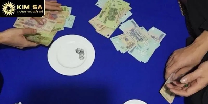 Cách chơi xóc đĩa ngoài đời đơn giản cho người mới tham gia